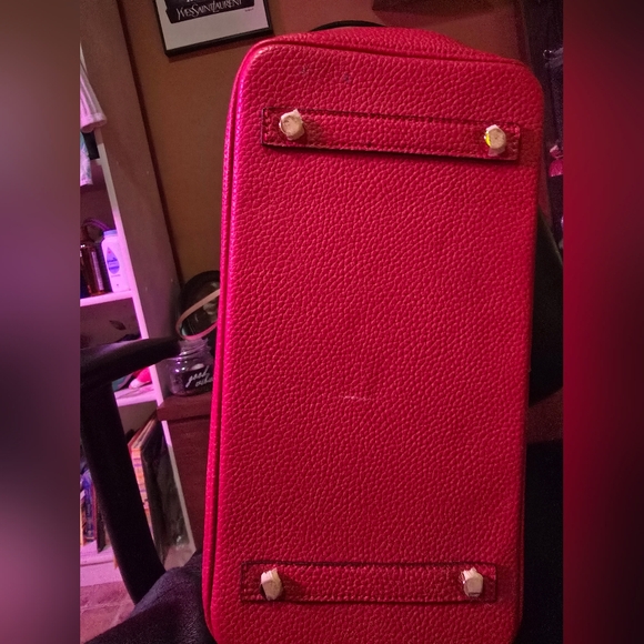 Elegant Red Handbag With Key And Lock And Purse Scarf - Picture 4 of 7